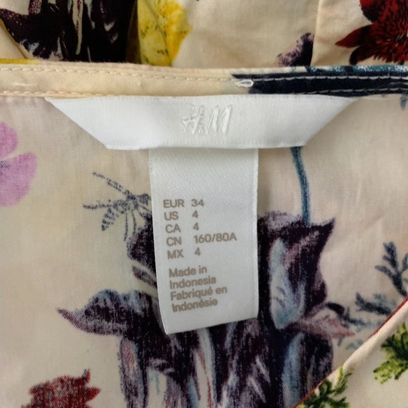 H&M Floral Bell Sleeve Crop Top 4 Beige Tie Front Key Hole Button Round Neck - Picture 5 of 5